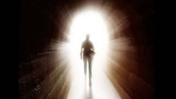 Жінка була мертвою 24 хвилини: що насправді відбувається після смерті