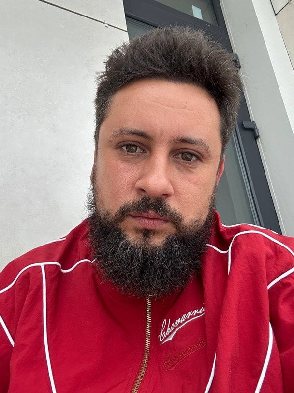 MONATIK поглузував з хейтерів, які дорікнули йому зайвою вагою й порівняли з Губкою Бобом