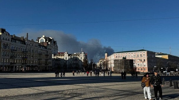 Поруч з Києвом спалахнула масштабна пожежа — що горить (фото, відео)