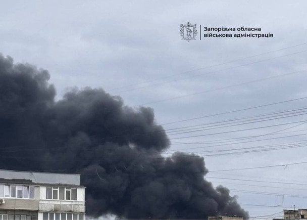 Росія вдруге за день вдарила по великому обласному центрі: лунають вибухи, над містом стовп диму