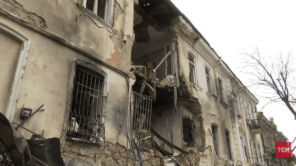 Рої "Шахедів" масовано атакували один із обласних центрів: дрони врізались у житлові будинки