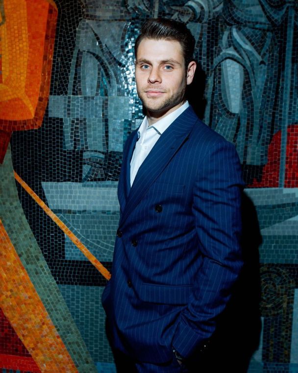 Відомий український актор власноруч зголив волосся і здивував новим виглядом