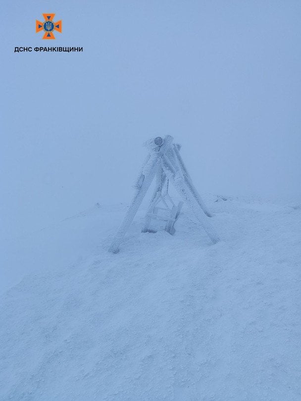 До Карпат повернулась зима: гори замітає снігом, вдарили морози (фото) До Карпат повернулась зима: гори замітає снігом, вдарили морози (фото)