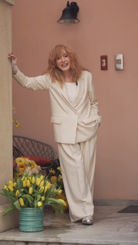 76-річна Алла Пугачова з тростиною в руці спантеличила появою на публіці