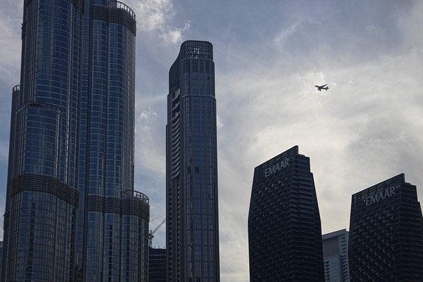 Іранський ударний дрон влетів у хмарочос у Дубаї: що відомо (фото, відео)