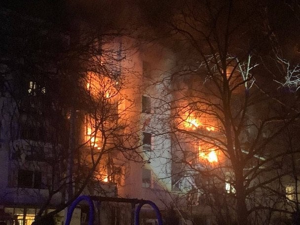 Вибух пролунав у багатоповерхівці в Севастополі: є загиблі та постраждалі, пошкоджено десятки квартир