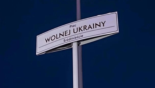 У Польщі викрали табличку "Площа Вільної України": що заявили в поліції