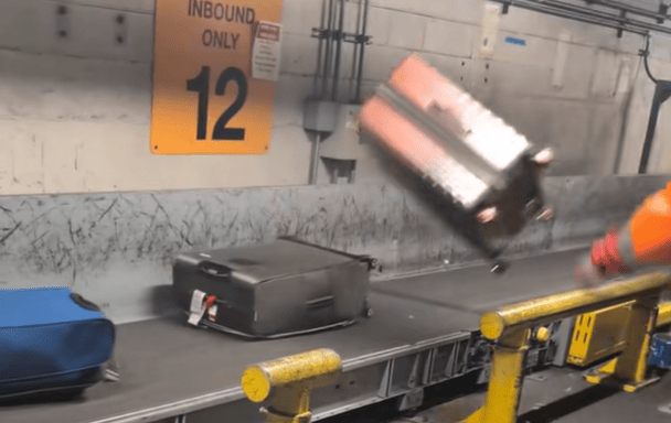 Як насправді поводяться з багажем в аеропортах: «злите» відео обурило Мережу