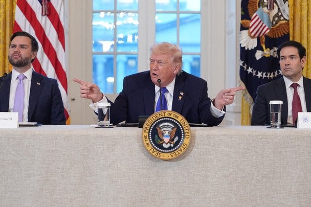 Як війна з Іраном б’є по позиціях Трампа: у Білому домі намагаються вгамувати хаос — CNN