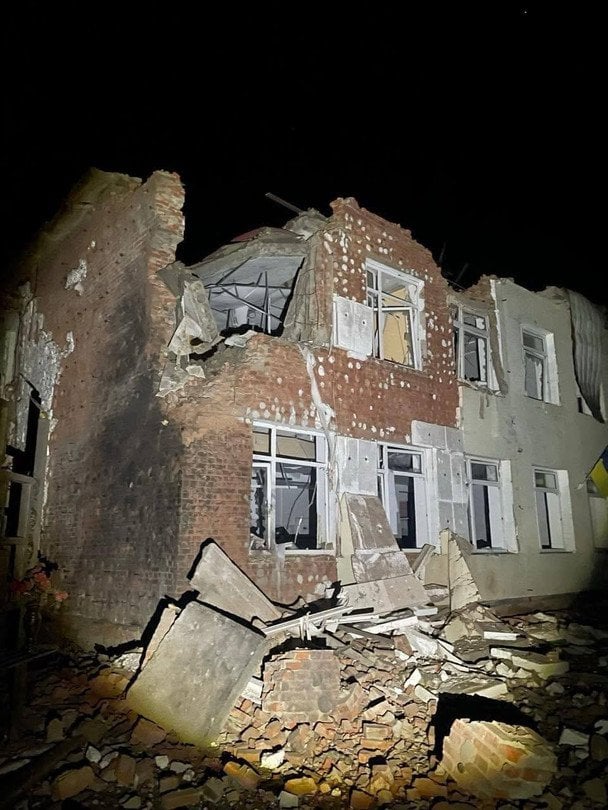 Удари "Геранями": росіяни розбили ліцей у Чернігівській області (фото)
