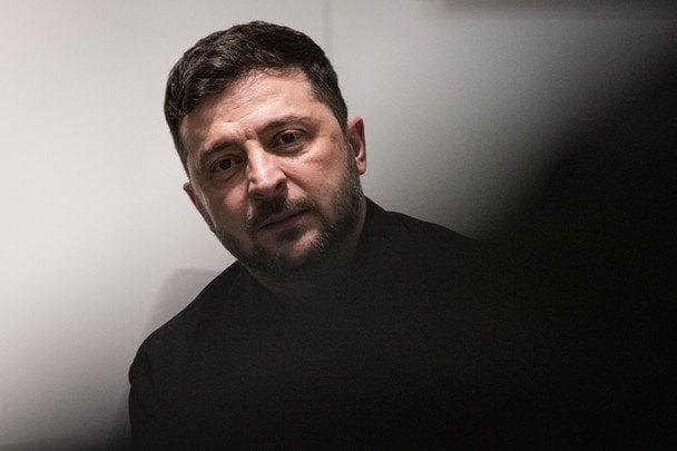 Зеленський запропонував альтернативу депутатам: або працювати у ВР, або - на фронт