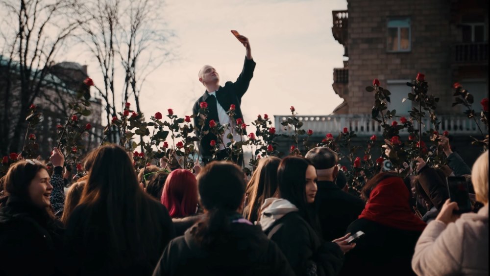 Закохуватися та насолоджуватися життям щосили: THE OLEG презентує трек «Молодість», який стає новим хітом у ТікТок