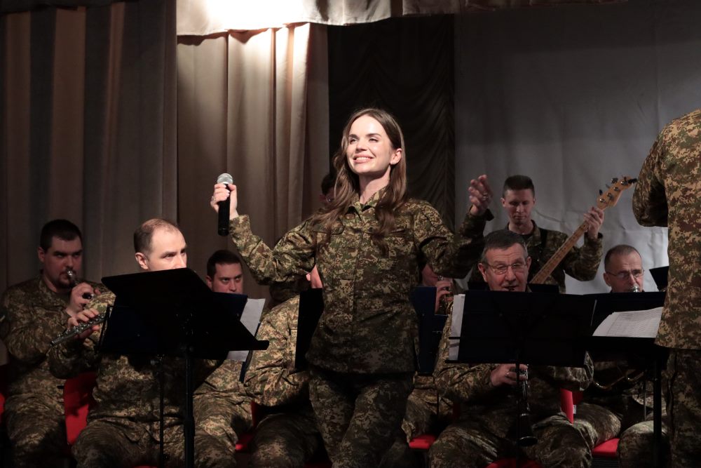 Українська співачка та військова Вікторія Сімонова представила нову композицію «Мамина сила»