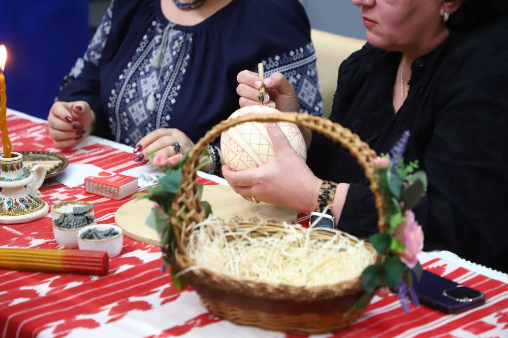 Директорка музею Пирогово Оксана Старак-Повякель долучилася до всеукраїнської ініціативи «Писанка Єднання», що претендує на Національний та Світовий рекорд