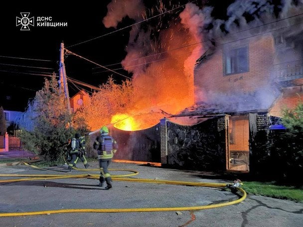 Будинки у вогні та поранені жителі: усе про нічну атаку дронів на 4 області України (фото)