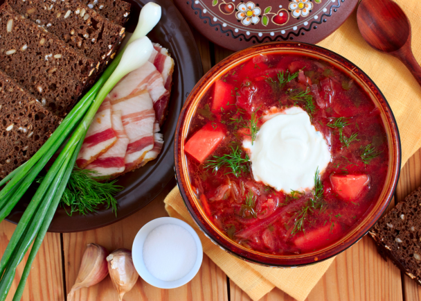 Що спочатку треба класти в борщ — картоплю чи капусту: досвідчені кулінари дали остаточну відповідь