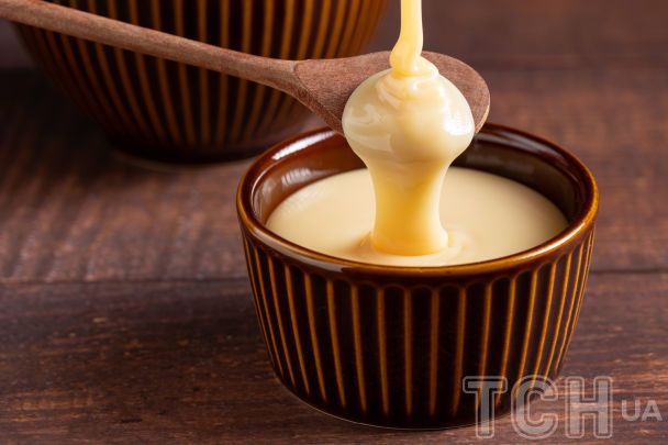 Не тріскається і не липне - як приготувати глазур без яєць для паски