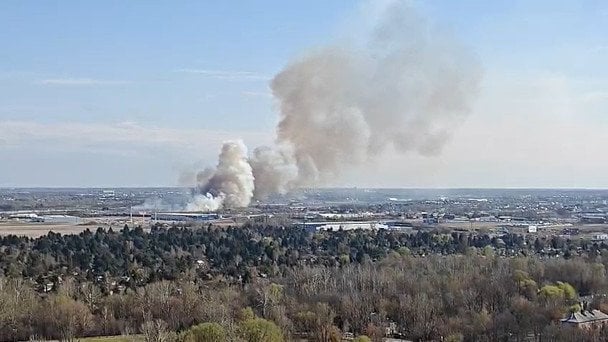Поблизу аеропорту виникла масштабна пожежа — що горить (фото)