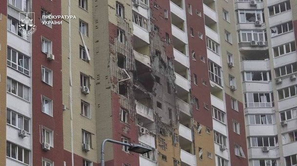 "Навіть тривоги не почули": батько 11-річного Максима показав кімнату, де загинув його син "Навіть тривоги не почули": батько 11-річного Максима показав кімнату, де загинув його син