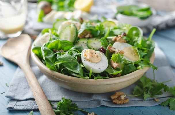 Весняний салат з огірків - ніжний, свіжий і дуже смачний