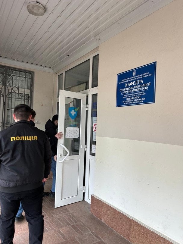 "Без грошей не приходьте": на Київщині та Одещині лікарі змушували пацієнтів платити за безкоштовні операції "Без грошей не приходьте": на Київщині та Одещині лікарі змушували пацієнтів платити за безкоштовні операції