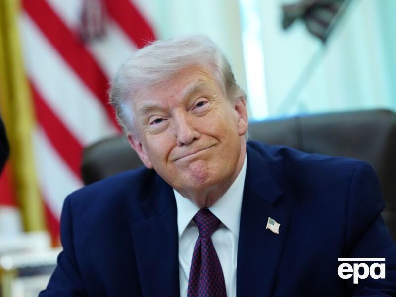 Забув постригти? 79-річний Трамп з'явився на публіці з нігтями, які помітно відросли. Відео