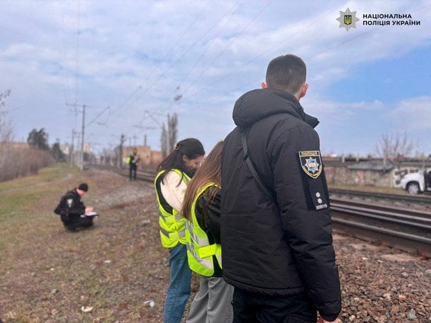 У Києві загинув підліток, який катався між вагонами електрички