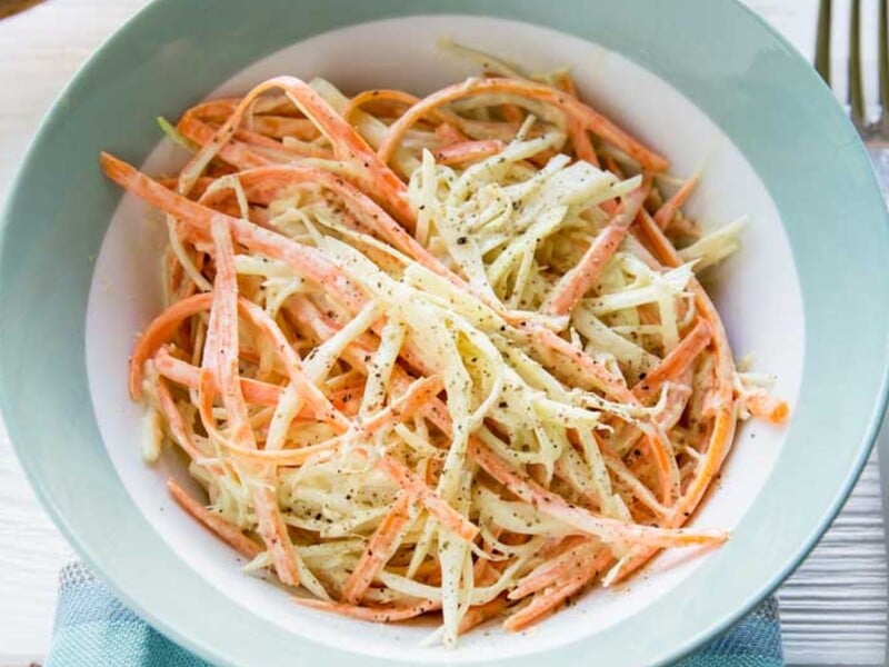 Що довше стоїть, то смачнішим виходить. Як удома приготувати салат "Коул Слоу" лише з двох овочів