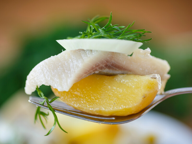 "Це не банальне "Олів’є" і не звична "Шуба". Бомбічний рецепт салату з оселедцем