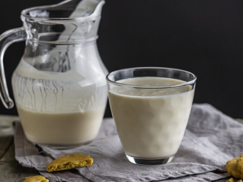 "Густа, ніжна, з легким присмаком топленого молока". Як приготувати ряжанку вдома? Рецепт
