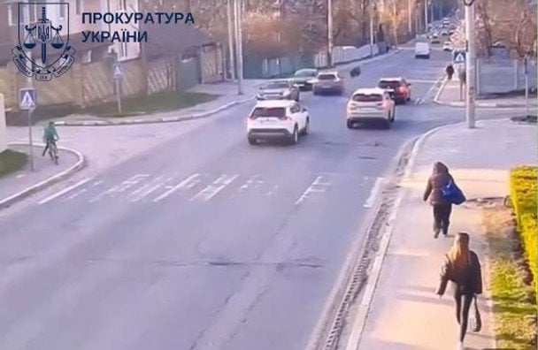 На Київщині водій збив 13-річну дівчинку: дитина в комі (відео)