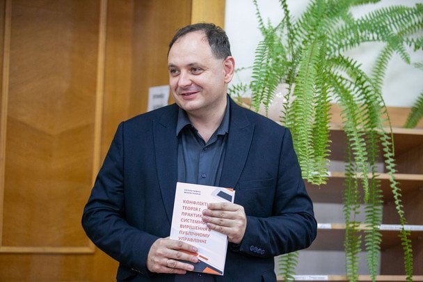 Мер Івано-Франківська порадив батькам "бити дітей" - як пояснив свої слова