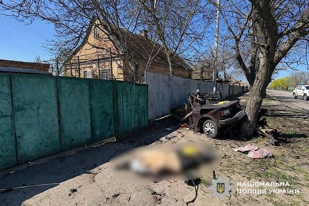 Російський дрон влучив у цивільне авто: є загиблий та важкопоранена