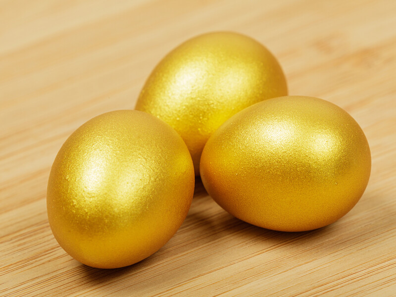 Натріть яйця цим, щоб отримати святкові золоті крашанки. Лайфхак