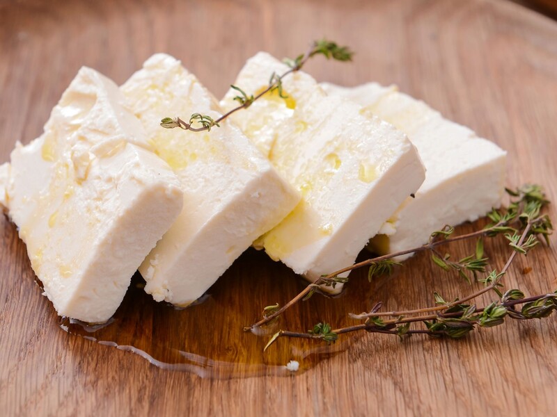 Як відрізнити справжню овечу бринзу від підробки. Український фермер розкрив простий секрет