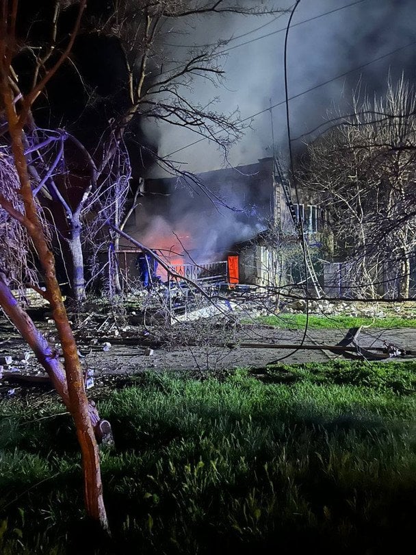 Удар по Одесі: дрон влучив у багатоповерхівку, є значні руйнування та постраждалі (відео)