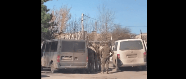 Знову напад з ножем: у Харкові чоловік порізав військового ТЦК