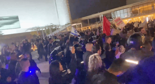 У Тель-Авіві силою розігнали антивоєнний протест