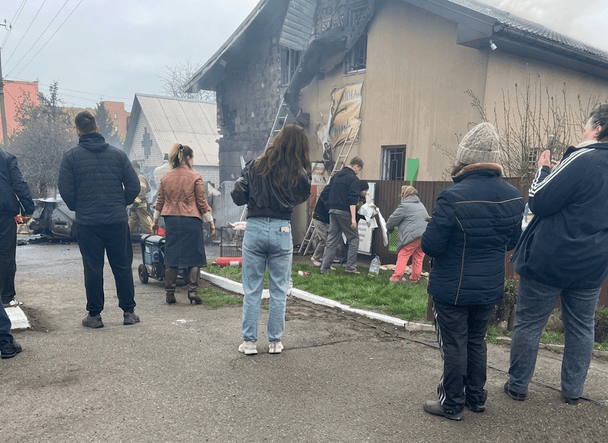 На Київщині ворожий дрон влучив у ветеринарну клініку: загинули тварини (відео)