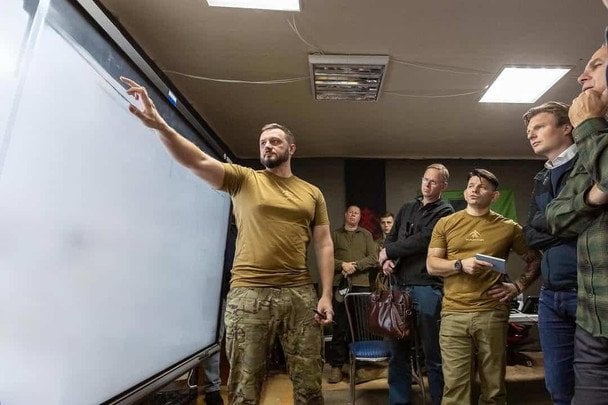 Associated Press присвятило матеріал “Хартії” як прикладу нової моделі української армії