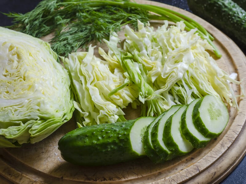 "Ви будете його готувати щодня". Найпростіший рецепт легкого й дуже смачного весняного салату