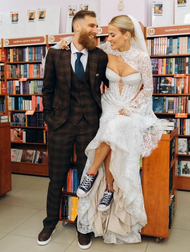Поет Павло Вишебаба одружився з коханою всього через три місяці після знайомства: як минуло весілля