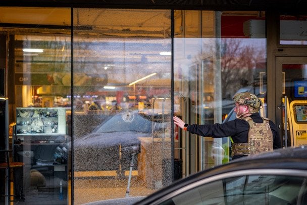 Теракт у Києві: поліцейські втекли з місця стрілянини, дитина залишилась в епіцентрі — відео