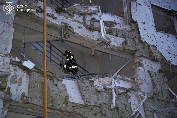 РФ вдарила по багатоповерхівці: будинок в руїнах, люди загинули у власних квартирах (фото)