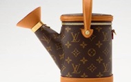 Louis Vuitton випустив сумку у формі садової лійки за $4800