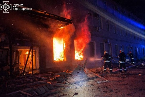 Ворог влаштував нічний терор у найбільшій області України: куди "прилетіло" (фото)