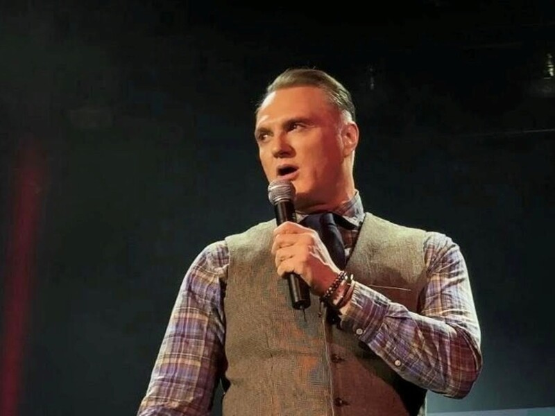 "Ти красива така". Євген Рибчинський присвятив пісню своїй музі, яка "вродливіша за будь-яку модель"