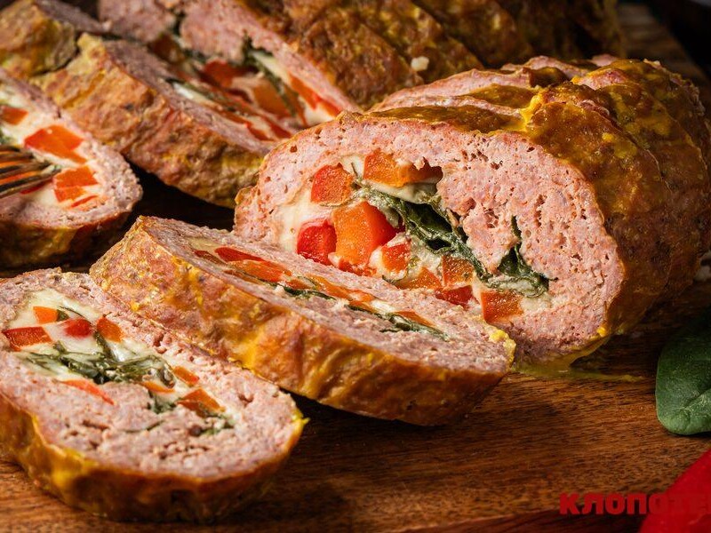 "Ідеальний баланс смаків і текстур". Рецепт рулету з фаршу