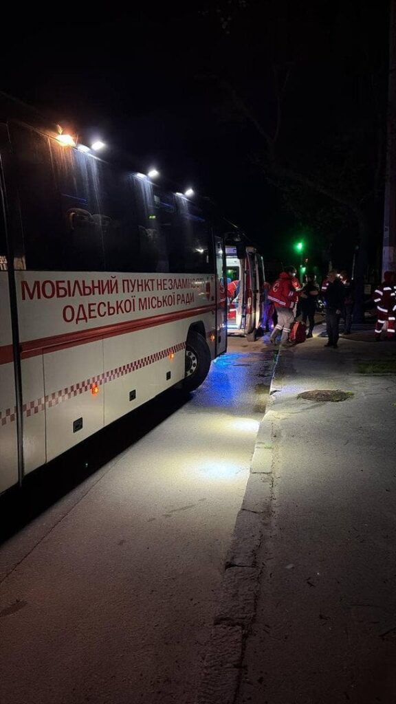 Ворог атакував Одесу вночі: є постраждалі та пошкодження будівель