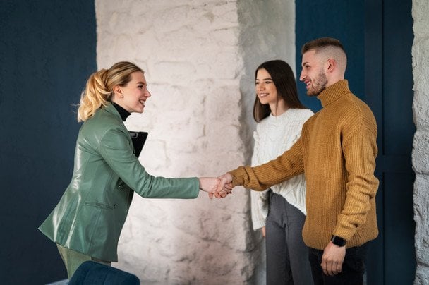 А ви знали, що говорити “Доброго дня” — це неправильно: як насправді треба вітатися